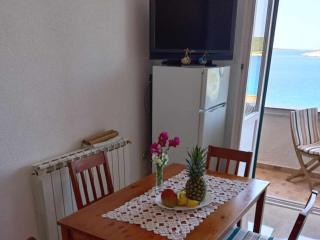 Apartments Julia - Triple Room Julia 4 - Martinšćica - 3