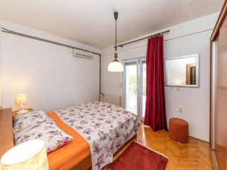 Holiday Home by the Sea with Terrace & Ocean Views on iovo - Two Bedroom Holiday Home - Trogir - 4
