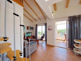 Blissful Bay Apartments Vrboska - Classic Two Bedroom Apartment with Terrace - Vrboska - 9