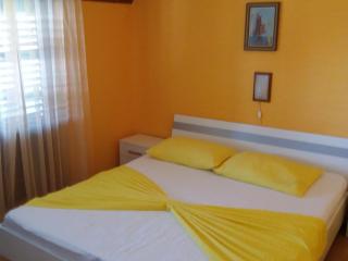 Apartments Lavanda & More - Three Bedroom Apartment with Shared Terrace - 3