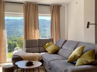 Three Bedroom Holiday Home - Ogulin - 0