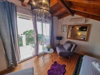 Villa Diana - Six Bedroom Villa with Private Pool - Jesenice - 1