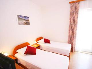 Two Bedroom Apartment With Sea View 12 - Mlini - 8