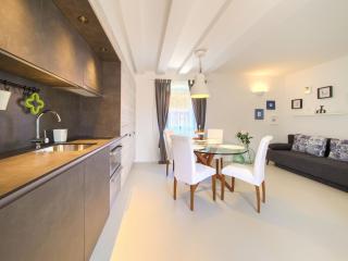 Vibrant and Elegant Downtown Krk Apartments - One Bedroom Apartment - Krk - 8