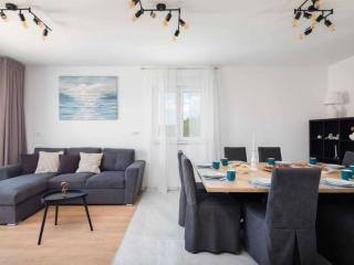 Shimmering Sea Apartment with Terrace - Four Bedroom Apartment with Terrace - Kaštela (Castelli) - 9