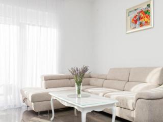 Mihael Holiday House - Three Bedroom Holiday Home with jacuzzi - Zadar - 7