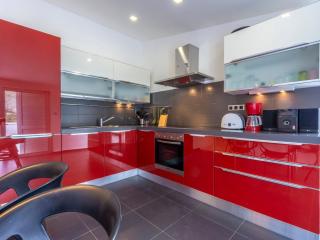 Serene Rural Villa with Pool, Sun Deck, and Children's Play Area - Five Bedroom Villa - Tugare - 3