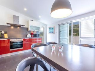 Serene Rural Villa with Pool, Sun Deck, and Children's Play Area - Five Bedroom Villa - Tugare - 2