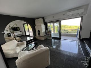 Tranquil Spacious Villa with Private Pool - Five Bedroom Villa with Balconies - Matulji - 6