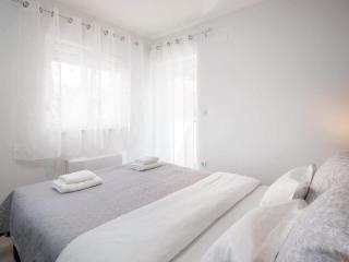 Premium Two-Bedroom Apartment - Supetar - 4