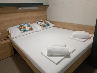Standard Two Bedroom Mobile Home with Sea View and Terrace - Pirovac - 4