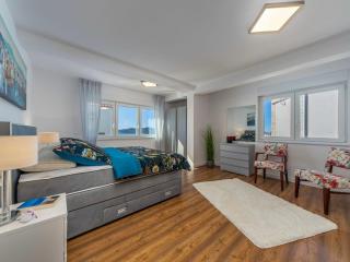 Villa Shaula - Five Bedroom Holiday Home with Pool,Sauna and Gym - Šibenik (Sebenico) - 3