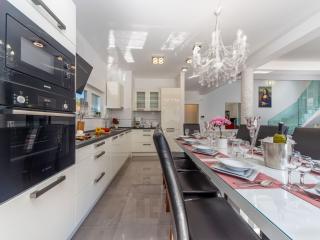 Villa Shaula - Five Bedroom Holiday Home with Pool,Sauna and Gym - Šibenik (Sebenico) - 4
