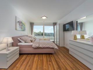 Villa Shaula - Five Bedroom Holiday Home with Pool,Sauna and Gym - Šibenik (Sebenico) - 1