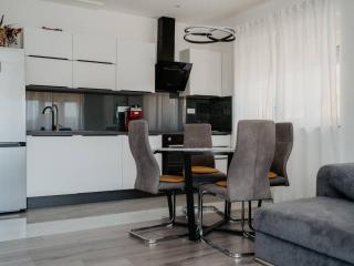 Modern Seget Vranjica Apartment with Terrace - Two Bedroom Apartment with Terrace - Seget Vranjica - 9