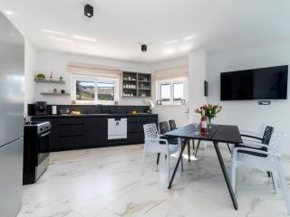 Luminous Infinity Villa with Pool and Gym - Six Bedroom Villa with Pool - Rogoznica (Rogosnizza) - 5