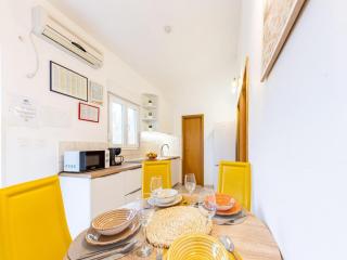 Spacious Prgomet Retreat with Private Pool, Fitness Centre, and Garden - Three Bedroom Villa - Prgomet - 8