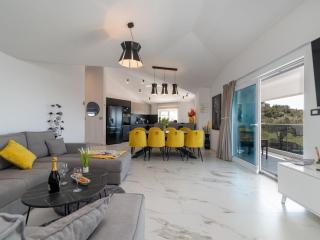 Luminous Infinity Villa with Pool and Gym - Six Bedroom Villa with Pool - Rogoznica (Rogosnizza) - 6