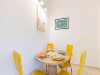 Spacious Prgomet Retreat with Private Pool, Fitness Centre, and Garden - Three Bedroom Villa - 7