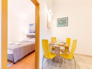 Spacious Prgomet Retreat with Private Pool, Fitness Centre, and Garden - Three Bedroom Villa - Prgomet - 6