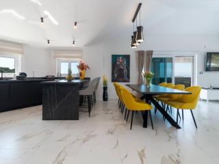 Luminous Infinity Villa with Pool and Gym - Six Bedroom Villa with Pool - Rogoznica (Rogosnizza) - 7