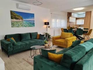 Five Bedroom Villa with Private Pool - Dicmo - 0