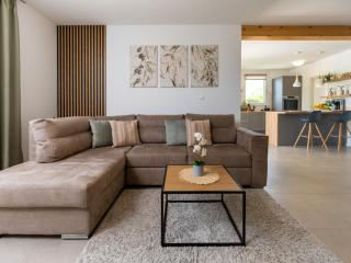 Holiday Home Milevoj - Three Bedroom Holiday Home - 7