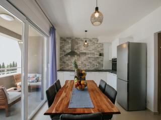 Scenic Sea View Apartment Trogir - Two Bedroom Apartment with Balcony and Sea View - Trogir - 5