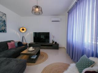 Scenic Sea View Apartment Trogir - Two Bedroom Apartment with Balcony and Sea View - Trogir - 8