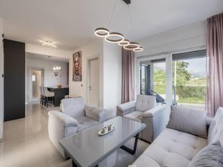 Scenic Kastel Luksic Apartments - Three Bedroom Apartment - Kaštela - 0