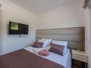 Scenic Kastel Luksic Apartments - Three Bedroom Apartment - Kaštela - 2