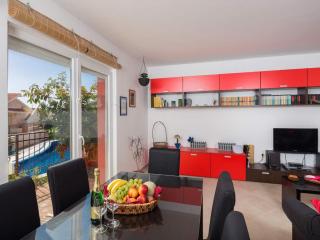 Elegant Hideaway Apartment with Pool - Two Bedroom Apartment with Pool - Trogir (Traù) - 0