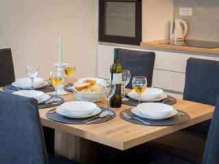 Contemporary Apartment with Terrace and Spacious Garden - Two Bedroom Apartment with Terrace - Kaštela - 4