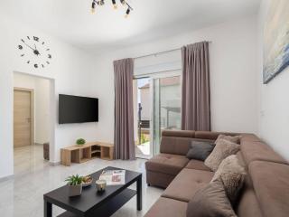 Contemporary Apartment with Terrace and Spacious Garden - Two Bedroom Apartment with Terrace - Kaštela - 5