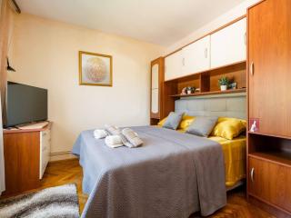 Three Bedroom Apartment with Terrace and Sea View - Trogir - 3