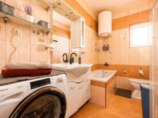Three Bedroom Apartment with Terrace and Sea View - Trogir - 4