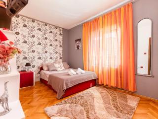 Three Bedroom Apartment with Terrace and Sea View - Trogir - 2