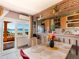 Three Bedroom Apartment with Terrace and Sea View - Trogir - 6