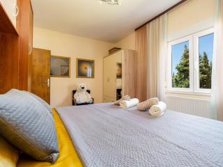 Three Bedroom Apartment with Terrace and Sea View - Trogir - 1