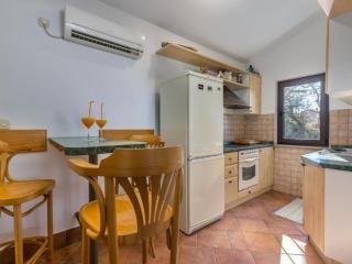 Apartment Villa Mirna - Three Bedroom Apartment with Balcony and Sea View - Njivice - 6