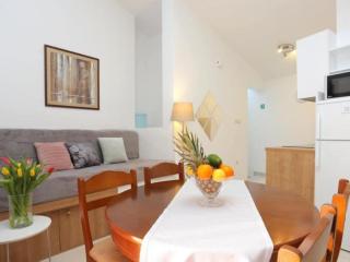 Apartments Ro i - Classic Two Bedroom Apartment with Balcony and Sea View - 0