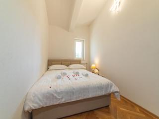 Idyllic Getaway Lovrec Villa with Pool - Five Bedroom Villa with Pool - Lovreć - 5