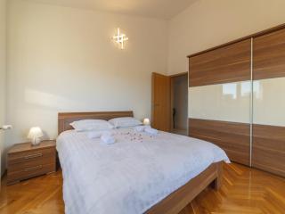 Idyllic Getaway Lovrec Villa with Pool - Five Bedroom Villa with Pool - Lovreć - 2