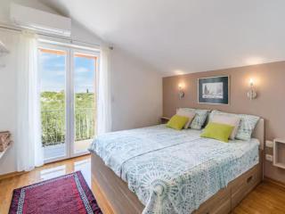 Holiday home House of the Sun - Three Bedroom Holiday Home with Pool - Sutivan - 1