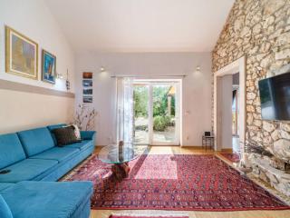 Holiday home House of the Sun - Three Bedroom Holiday Home with Pool - 8