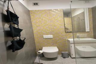 Modern & Charming - Free Private Parking - One Bedroom Apartment - 2