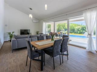 Three Bedroom Villa with Swiming Pool - Raša - 2