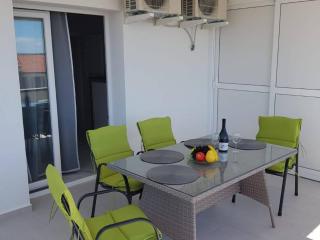 Two-Bedroom Apartment With Sea View - Novalja - 2