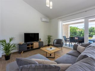 Three Bedroom Villa with Swiming Pool - Raša - 9