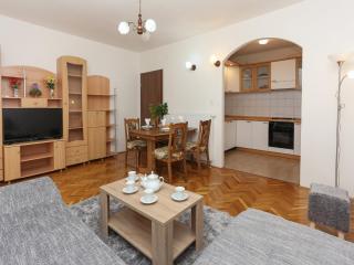 Sunny Elegant Apartments in Trogir - Classic Three Bedroom Apartment with Balcony - Trogir - 7